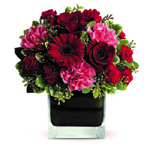 Whether you'd like to send a message of love to a favourite beau, best friend or family member, this charming arrangement - wiln